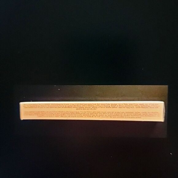 New Blinc Liquid Eyeliner Pen in Soft Black Tubing Water-Resistant Eyeliner - Picture 4 of 11